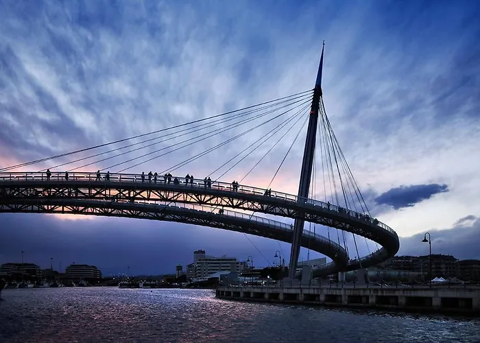 Bridge's House - A 50 Mt Dalla E Da Tutti I Servizi! Daire Pescara